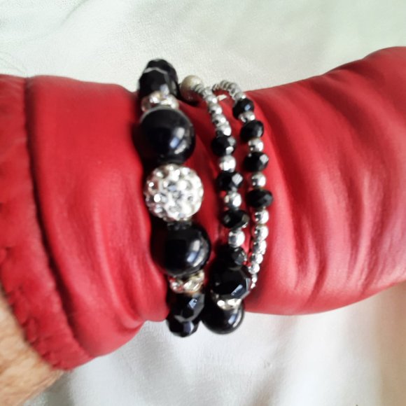 Jacqueline Kent bracelet. Beaded wrap around cuff  Silver & black. Stret… - Picture 5 of 7